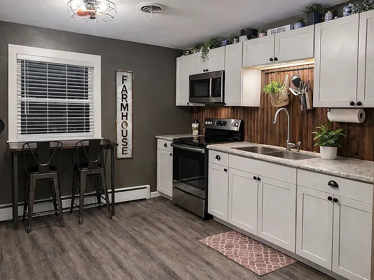 1164 York Ln — Photo 3
