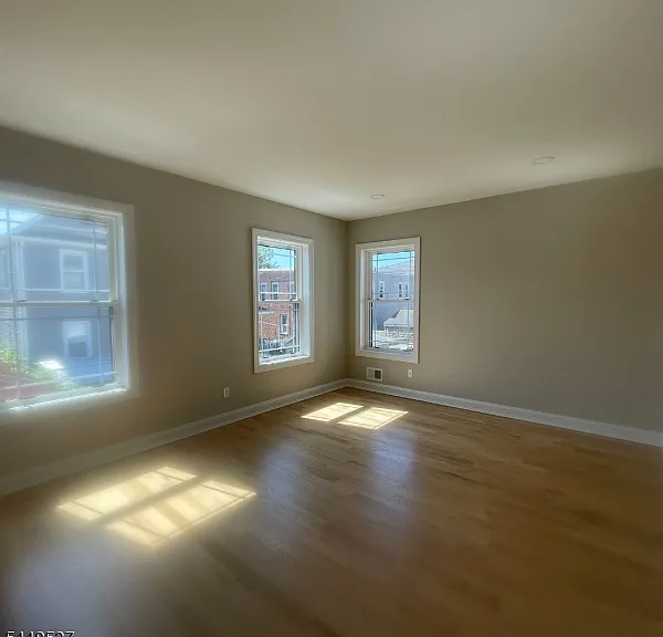 1297 Avy St — Photo 16