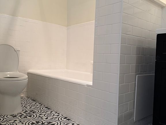 3rd image of 1101 L St NW APT 306