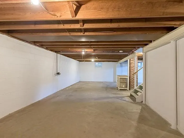 1125 Windsor Dr — Photo 16