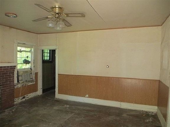 3rd image of 215 N 4th St