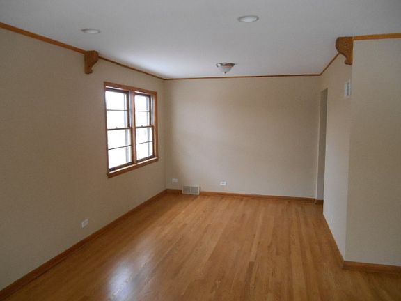 2nd image of 7534 N Ozark Ave