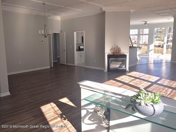 3rd image of 7 Greenfields Dr