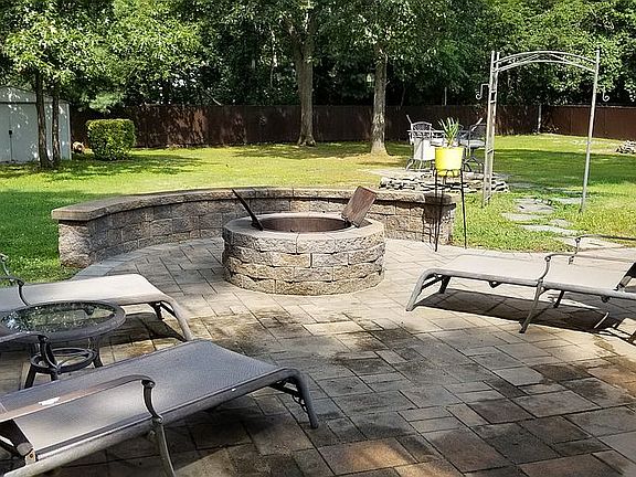 3rd image of 12 Hillsdale Ln
