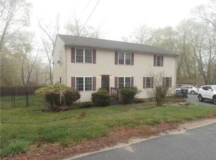 16 Hoxsie Ct, West Warwick, RI 02893