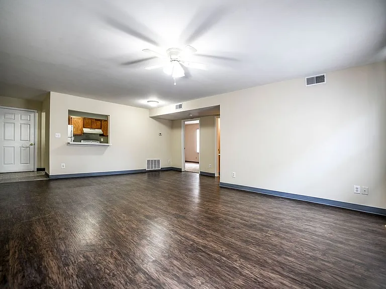152 W Lee St #1 — Photo 1