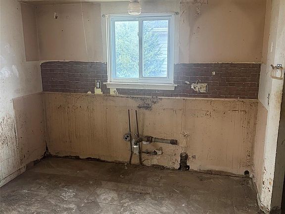 5th image of 28034 Curtis Rd