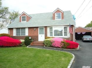 984 Maple Dr, Franklin Square, NY 11010