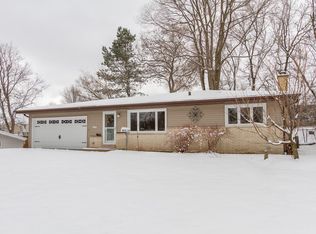 37W135 Win Haven Dr, Elgin, IL 60124