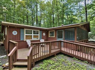 371 Canoe Brook Rd, Pocono Pines, PA 18350