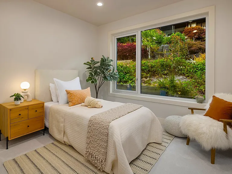 8243 W Mercer Way — Photo 32
