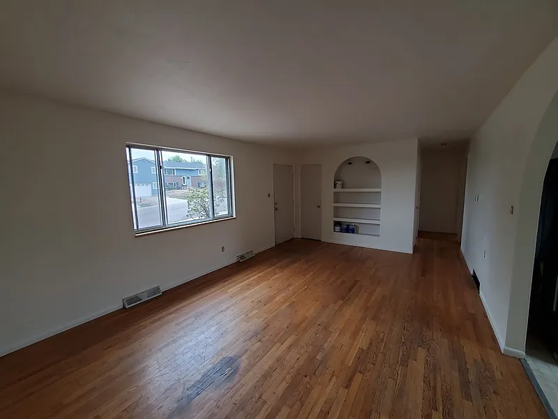 4 bed, 1872 sqft, $2,150 — Photo 2