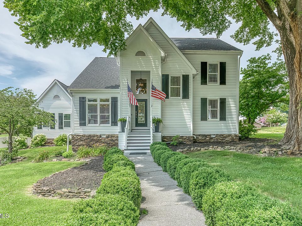 1st image of 106 Woodbriar Dr