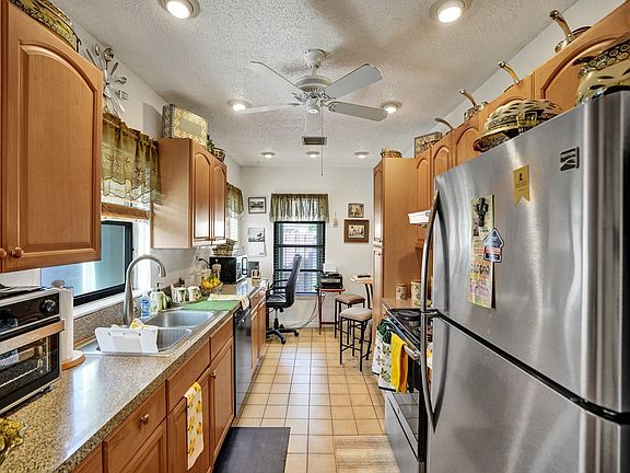 5th image of 5094 Mirror Lakes Boulevard