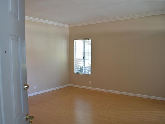 3rd image of 1621 Thorncrest Dr