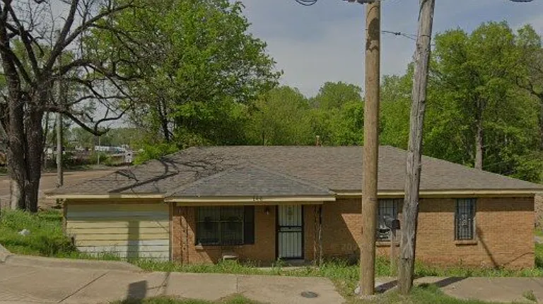 146 W Brooks Rd — Photo 1
