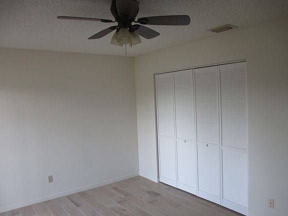 3rd image of 781 SW Gardens Blvd #6