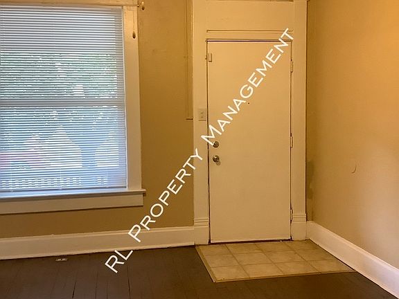 3rd image of 913 Linwood Ave #913