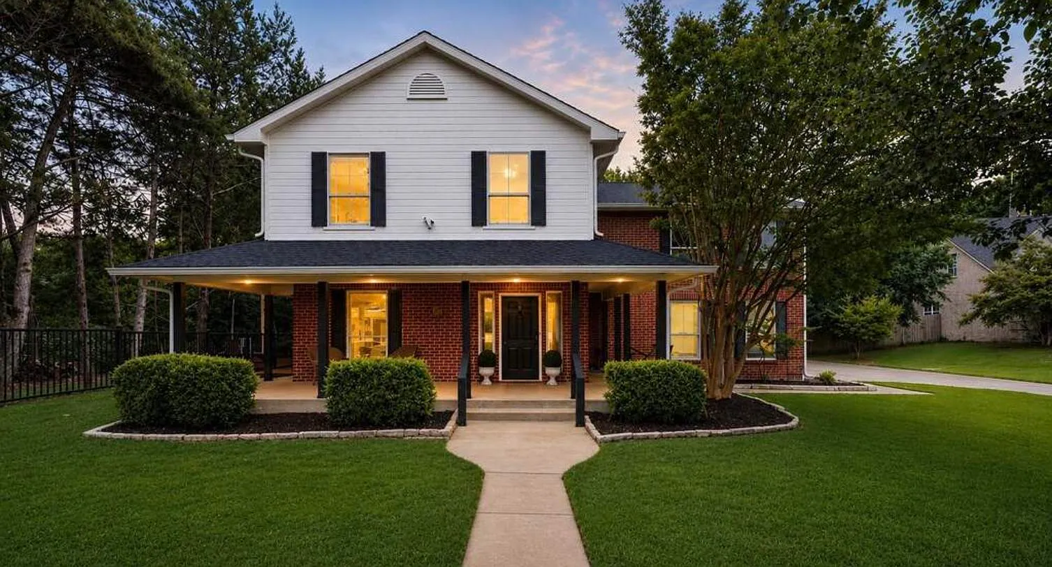 4 bed, 2.5 bath, 3063 sqft, $3,600 — Photo 1