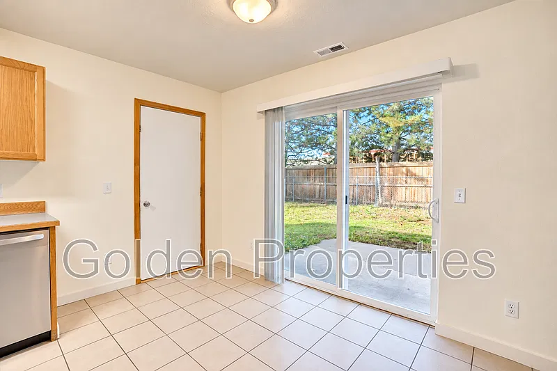 2 bed, 1.5 bath, 900 sqft, $1,695 — Photo 4