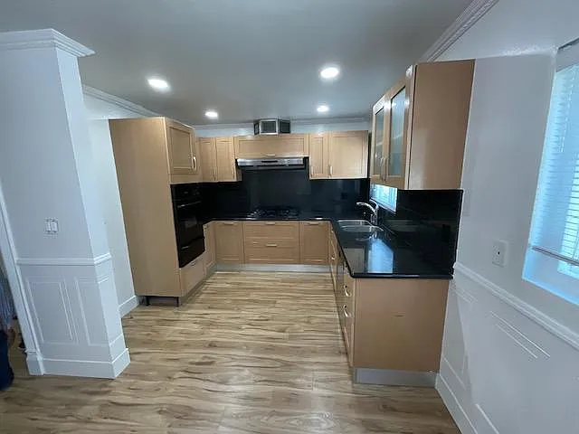 2 bed, 2.5 bath, 1350 sqft, $4,700 — Photo 4