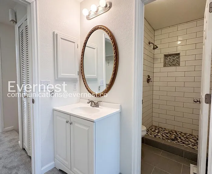 2701 E Nichols Cir — Photo 8