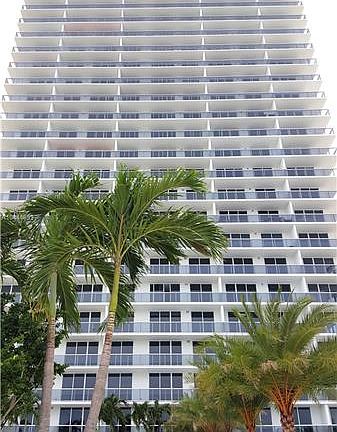 2nd image of 600 NE 27th St APT 3403