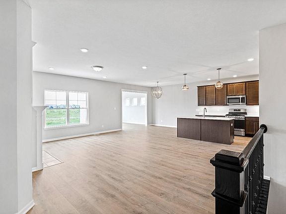 3rd image of 13835 Heartland Dr