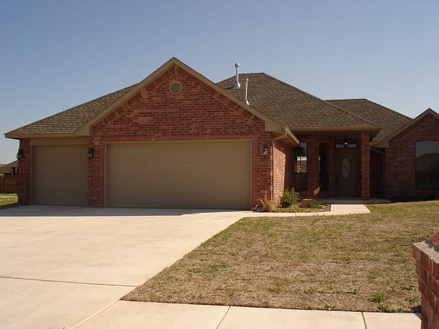 1st image of 554 W Chickasaw Court Way