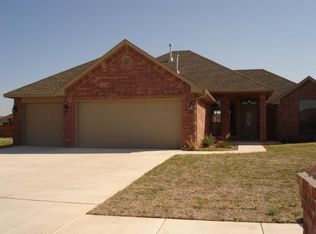 554 W Chickasaw Court Way, Mustang, OK 73064