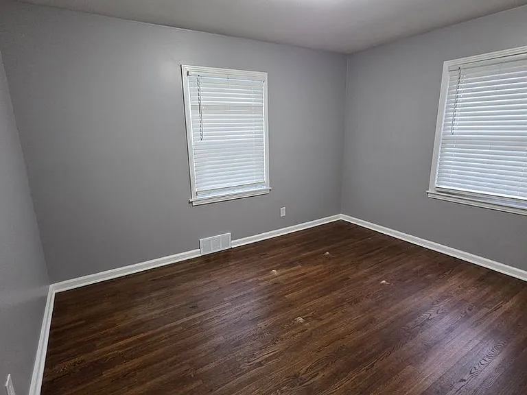 2119 S Glenn St — Photo 15