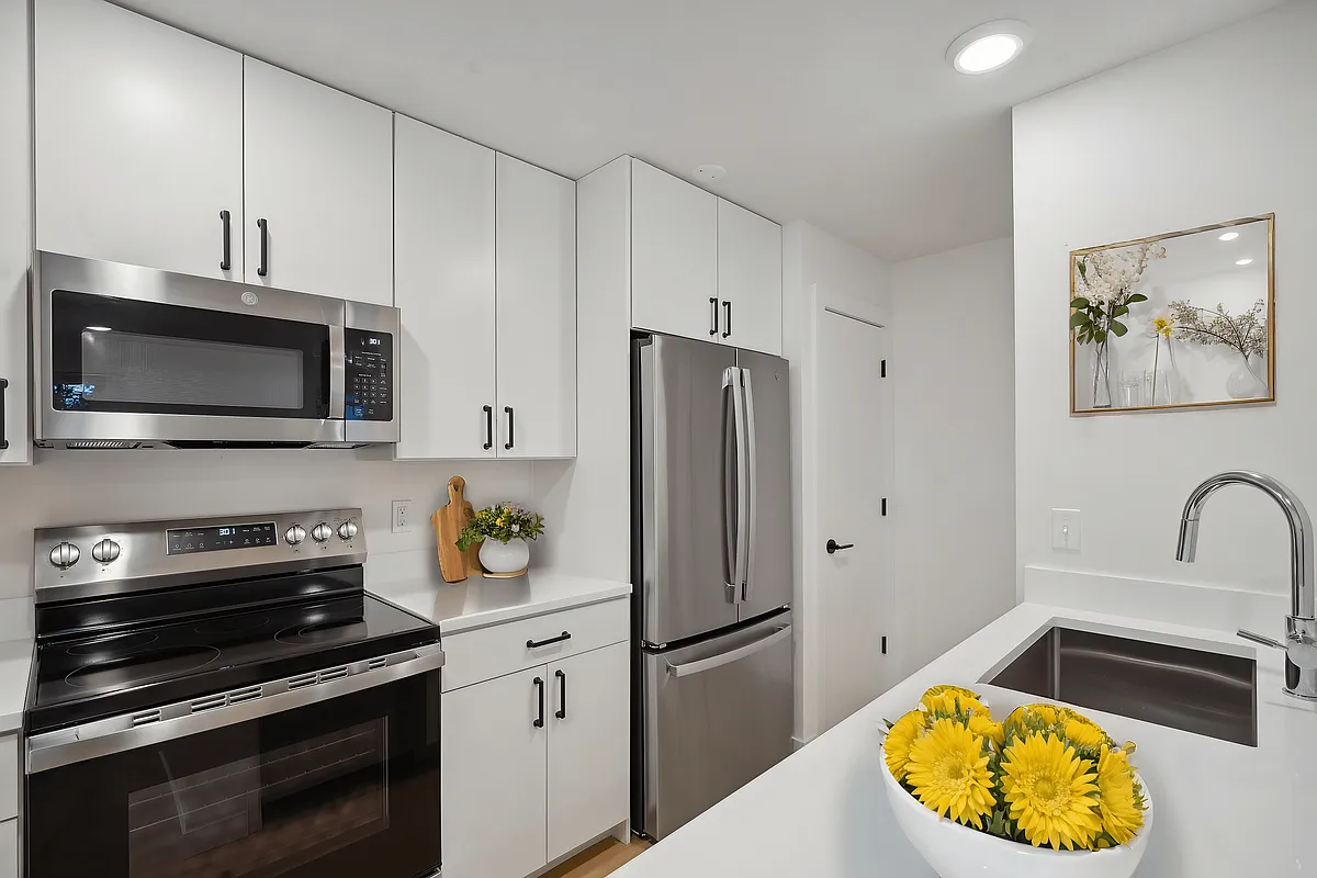 Building Photo - Emerald Place Apartments