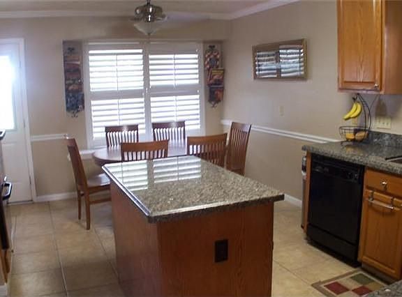 3rd image of 2803 Potomac Dr