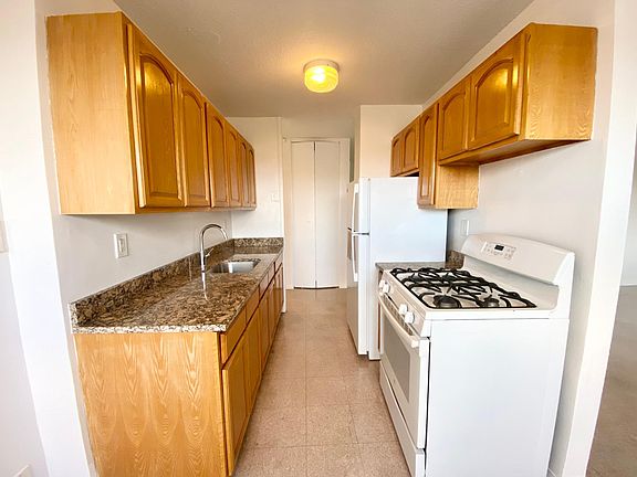 3rd image of 2015 Bruckner Blvd #3E