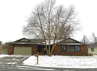 1716 N Valleyview Ct, Wichita, KS 67212
