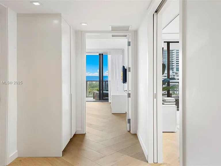 2201 Collins Ave #804 — Photo 33