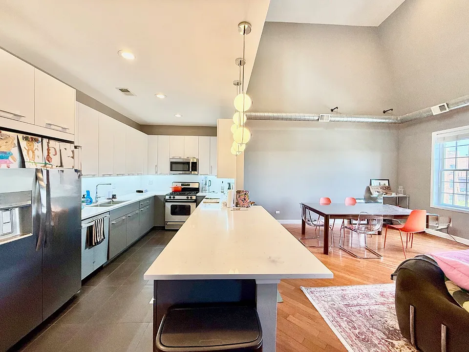 2027 W Division St #4