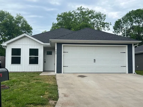 705 N Washington St, Carterville, MO 64835