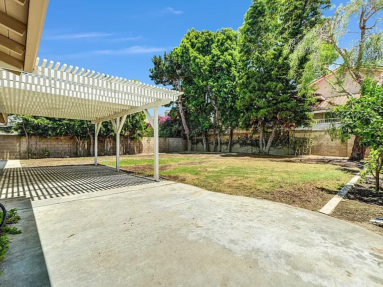 18096 Lemon St — Photo 29