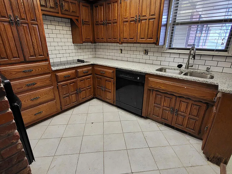 2620 N Brenda Ave — Photo 5