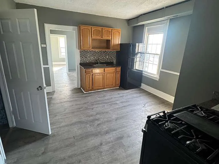 465 Lafayette St #1 — Photo 8