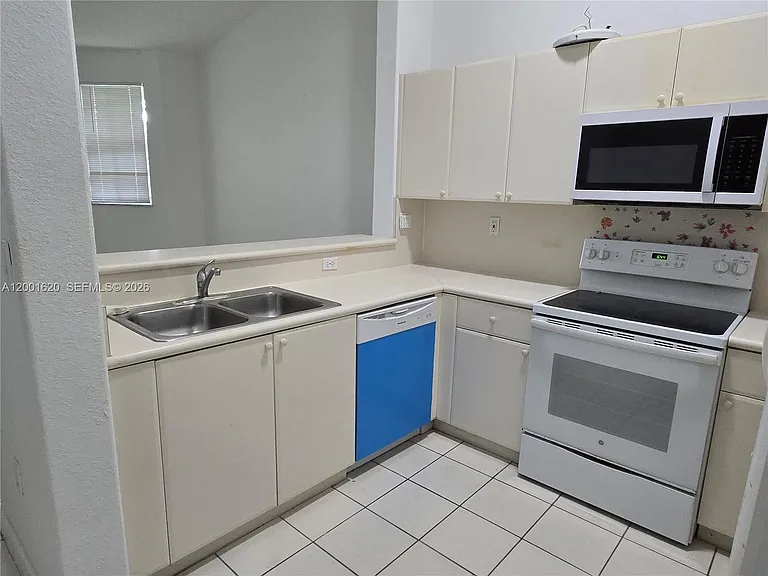 2731 SE 17th Ave #210 — Photo 8