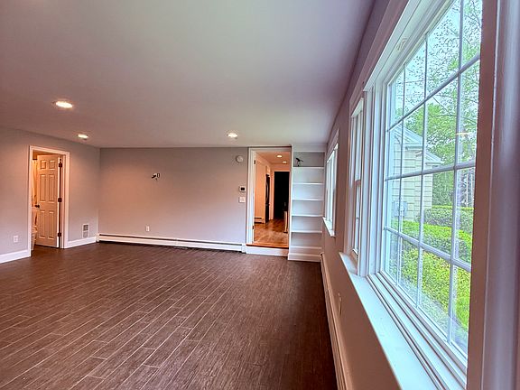5th image of 64 Tingley Dr