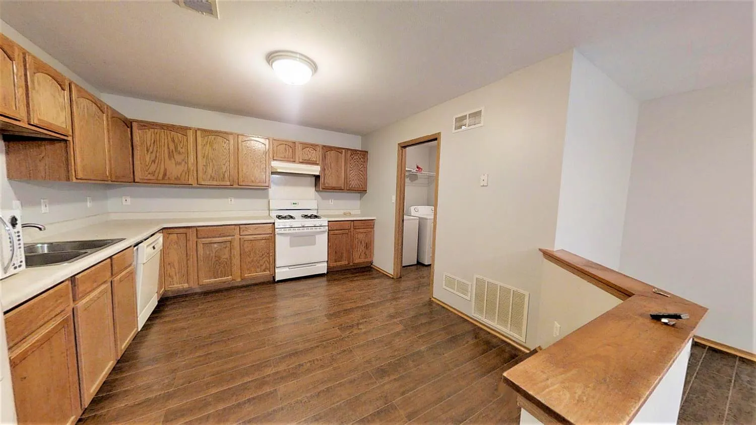 3 bed, 1240 sqft, $2,195 — Photo 4