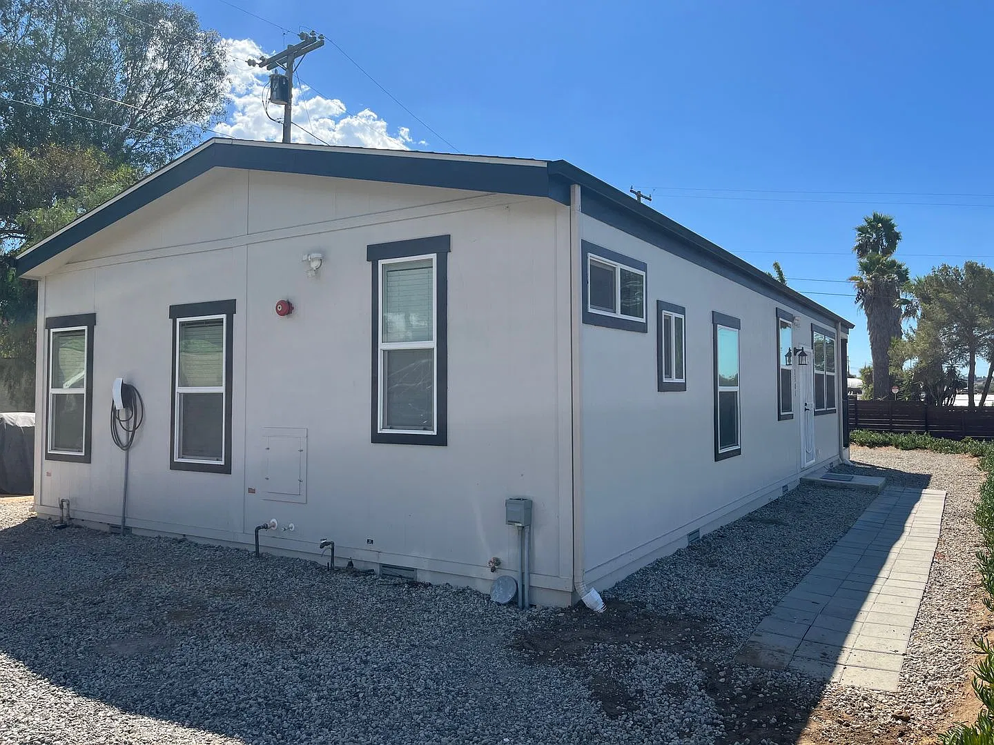 2 Bedroom 2 Bath Single Story Home With A/C and a Bonus Room — Photo 4