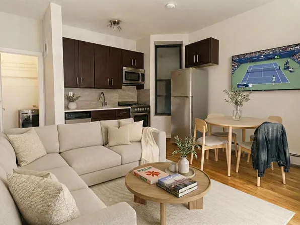 386 Manhattan Avenue image 1 of 4