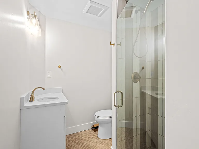 71 E Ashley Ave #B — Photo 11