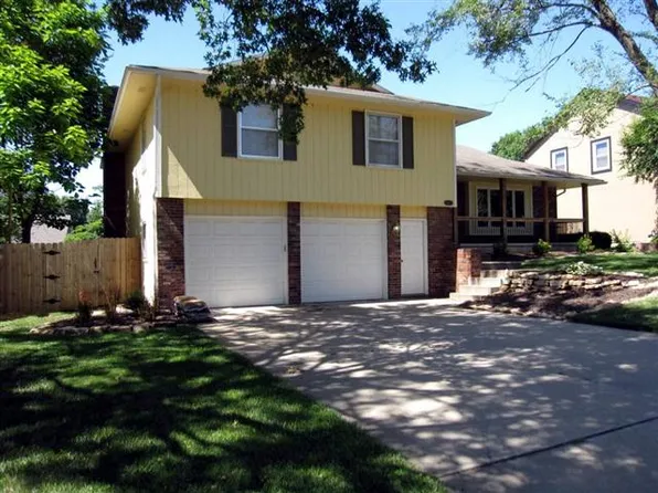 3016 W 29th St, Lawrence, KS 66047