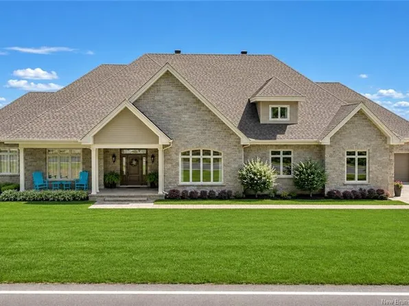 1000 Youghall Dr, Bathurst, NB E2A 4Y1