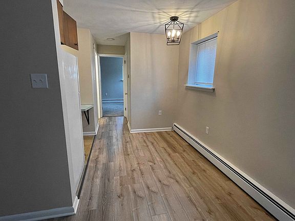 3rd image of 7 Carolyn St APT 1A